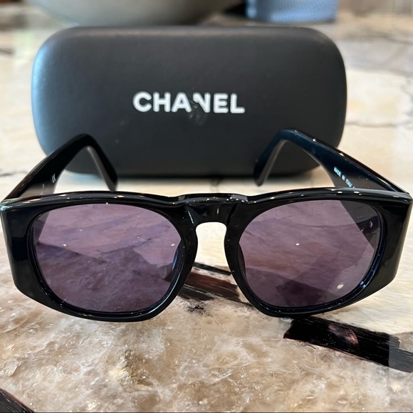 VINTAGE EUCChanel Authentic Sunglasses With Case No Scratches no sign of wear - Picture 9 of 13